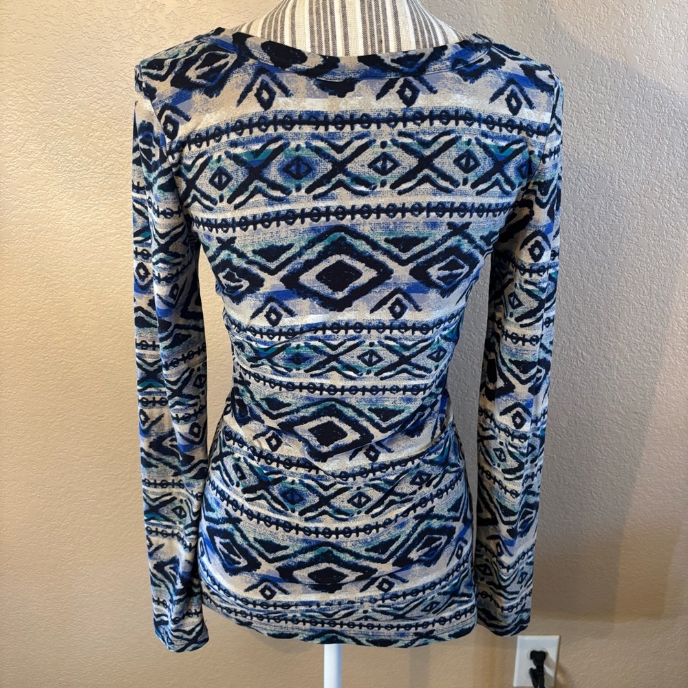 Rue21 Top Medium Geometric Blue Tan Cream Tribal Long Sleeve VNeck Soft Stretch - Picture 6 of 13